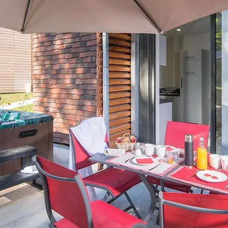 Apartament Plein Sud Avec Jacuzzi Privatif Et Parking Prive